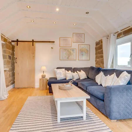 1 Browcote * Ravenscar