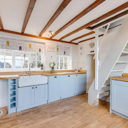 1 Browcote * Ravenscar