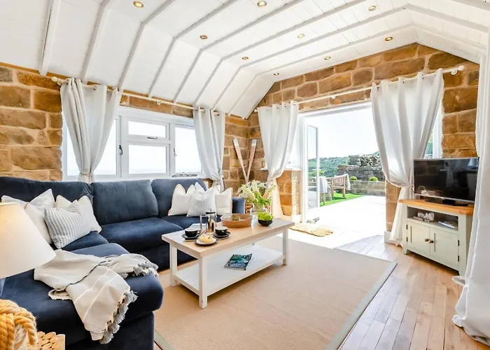 3 Bed In Scarborough Oc-sa004 *