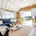 3 Bed In Scarborough Oc-sa004 *